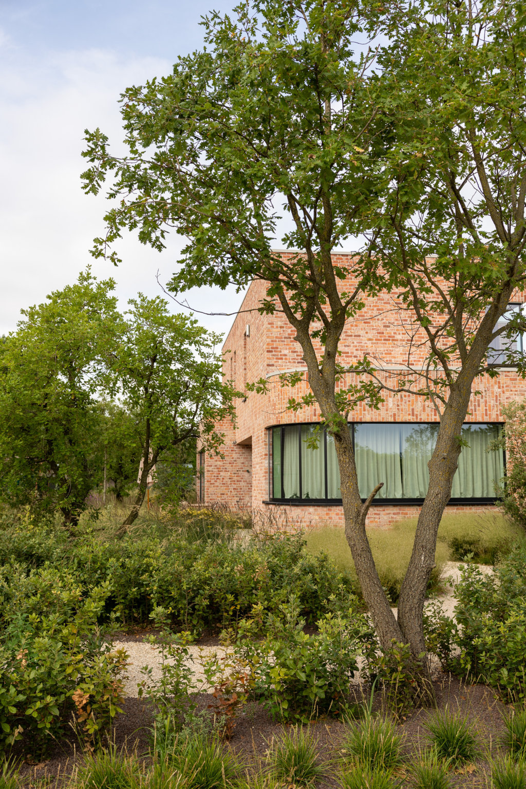 Lochristi - Karaktervolle tuin met roze beton accenten