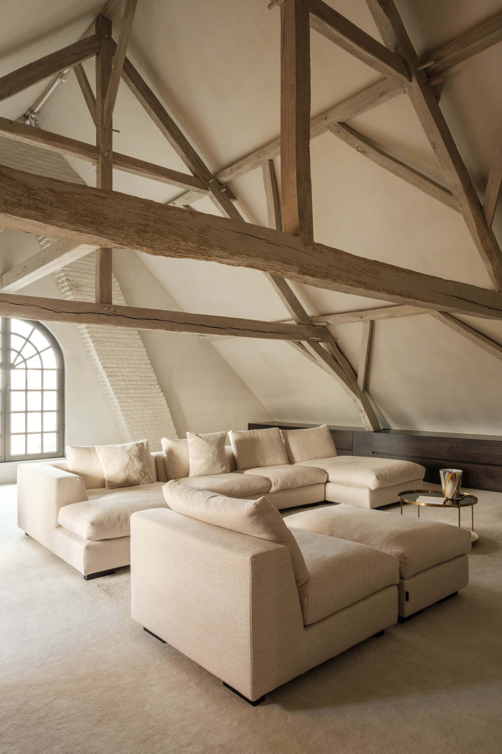 Wichelen - Warm fijnschilderwerk in rustieke villa