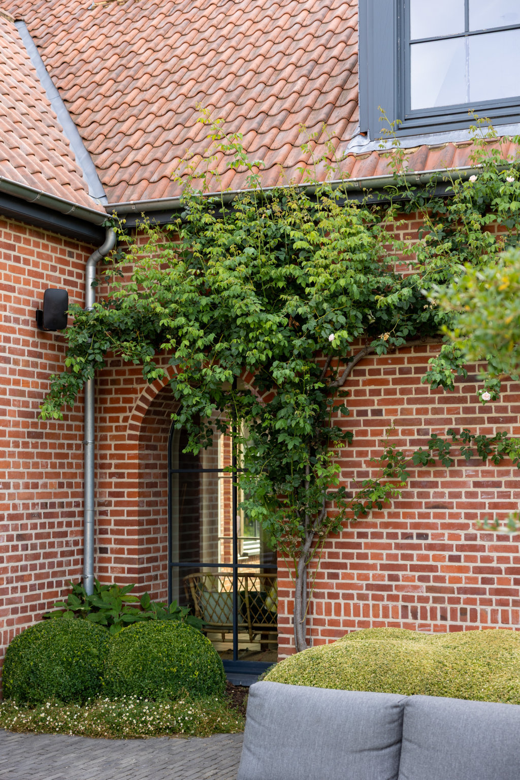 Estaimpuis - Landelijke villatuin met eigentijdse accenten