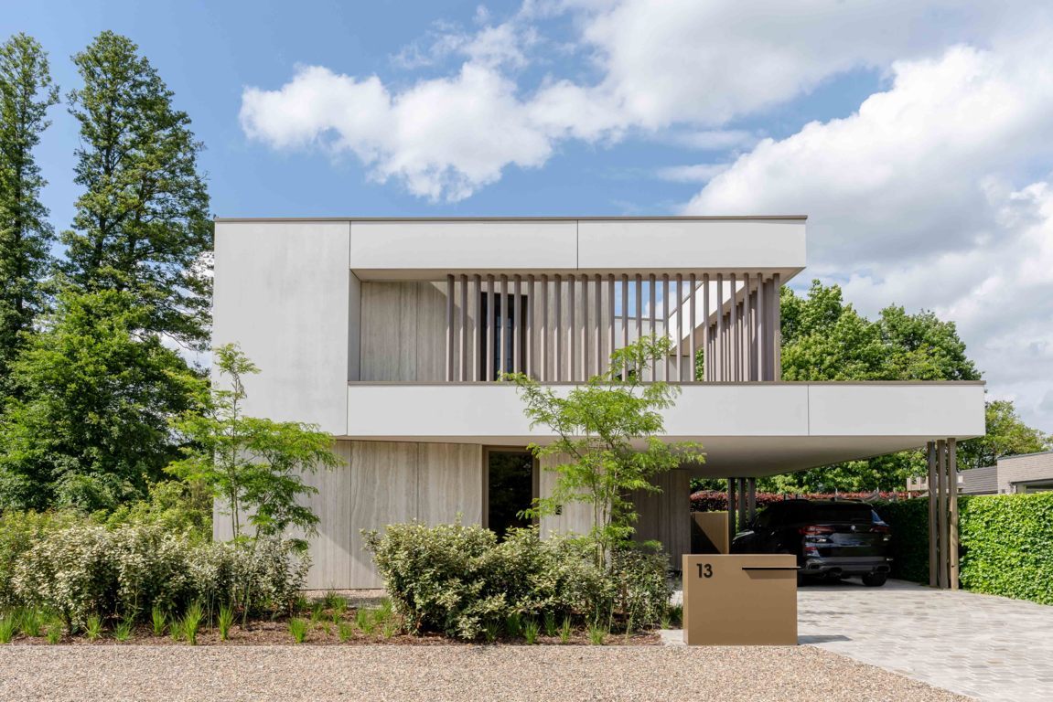 Zonhoven - Hedendaagse villa met speelse houten gevelbekleding