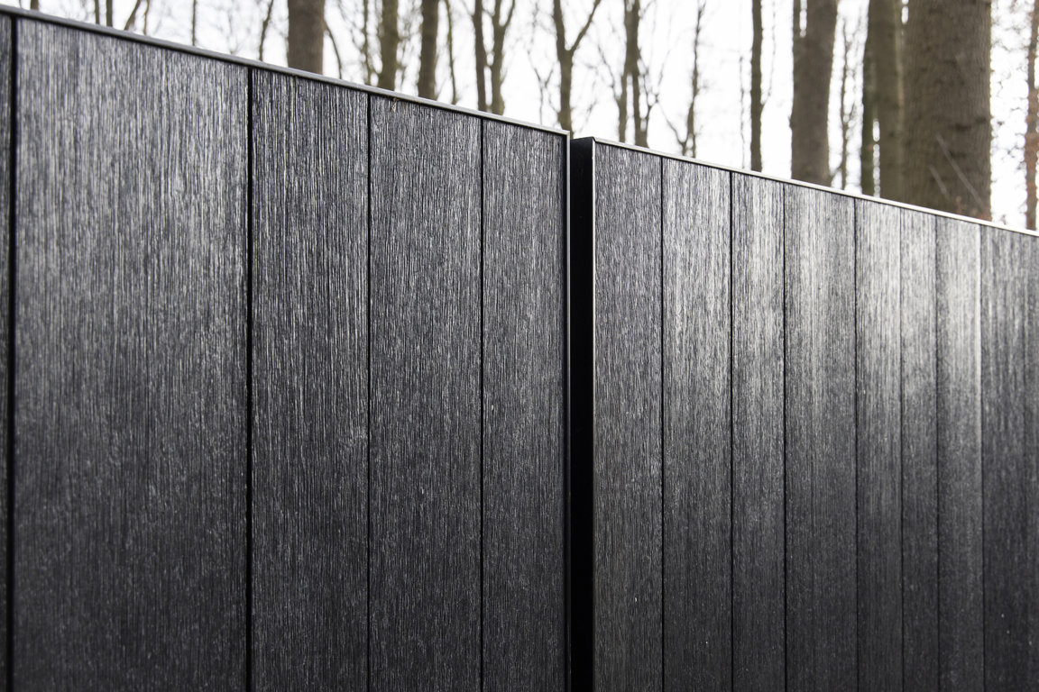 Tuinpoort met warme uitstraling