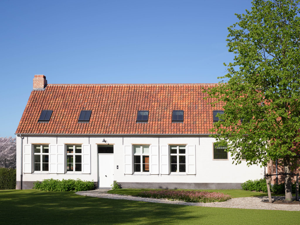 Zoersel - Inrichting landelijke villa met rustieke bouwmaterialen