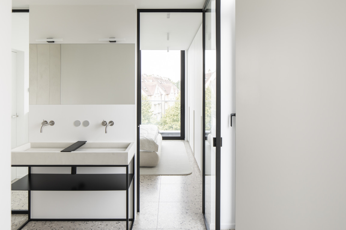 Hedendaagse penthouse met naadloos interieur