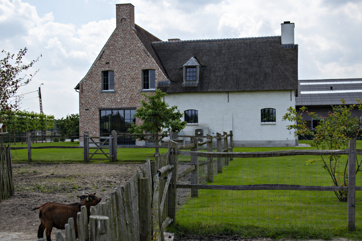 Lier - Stijlvolle villa met houten draaipoort en landelijke omheining