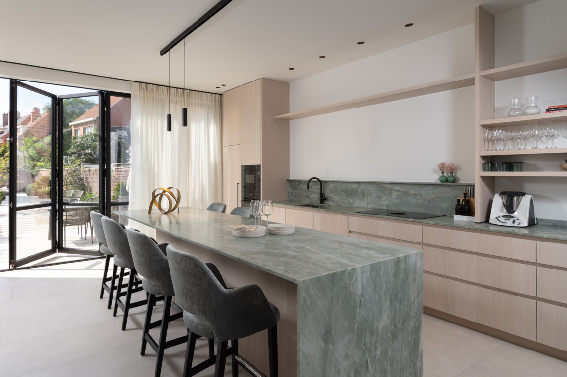 Kortrijk - Totaalrenovatie stadswoning met nieuwe achterbouw