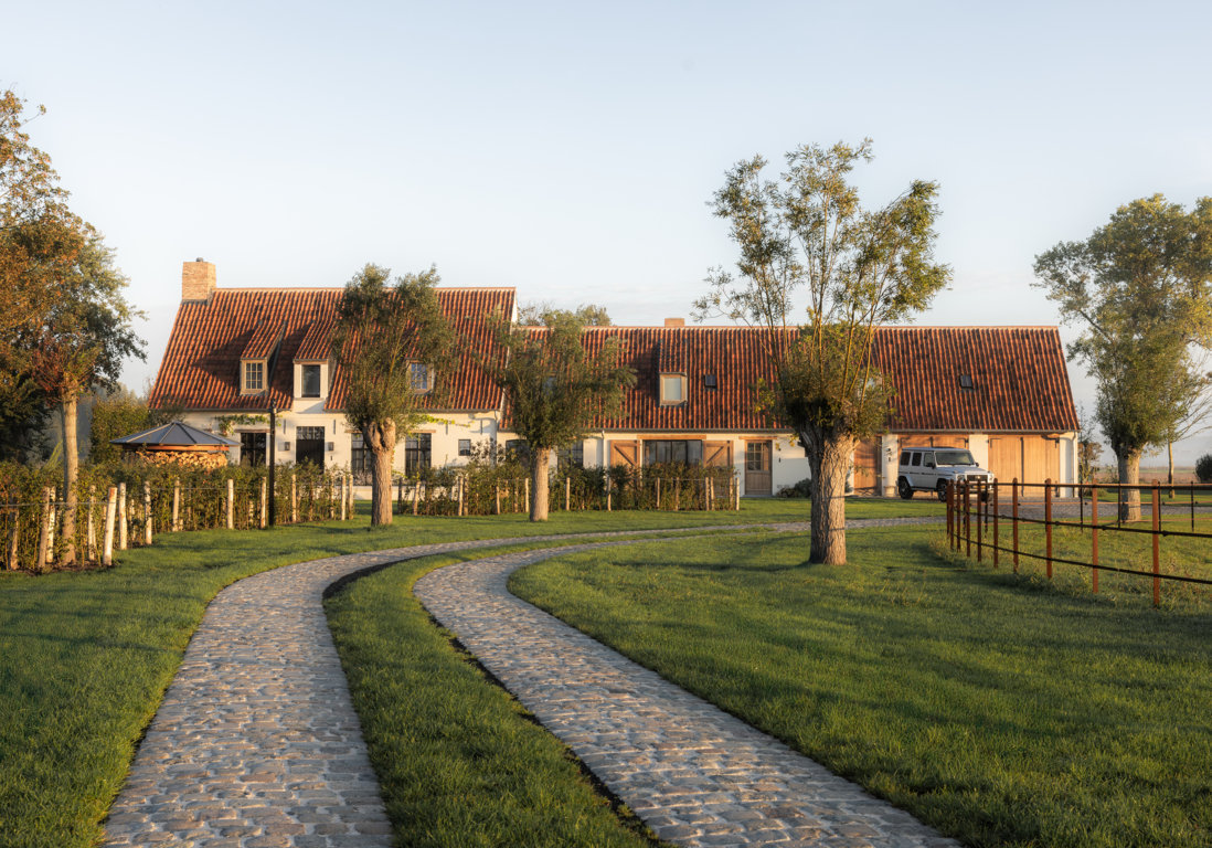 Knokke - Authentieke langgevelhoeve met rustieke bouwmaterialen