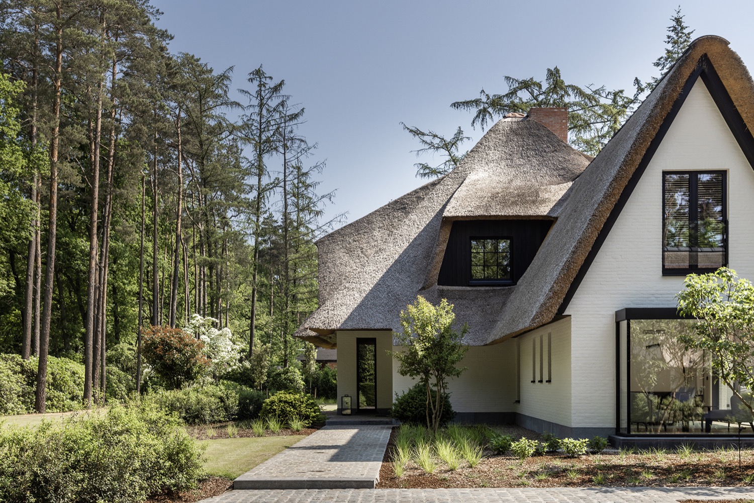 's Gravenwezel - Landhuis met rieten dak in groene omgeving