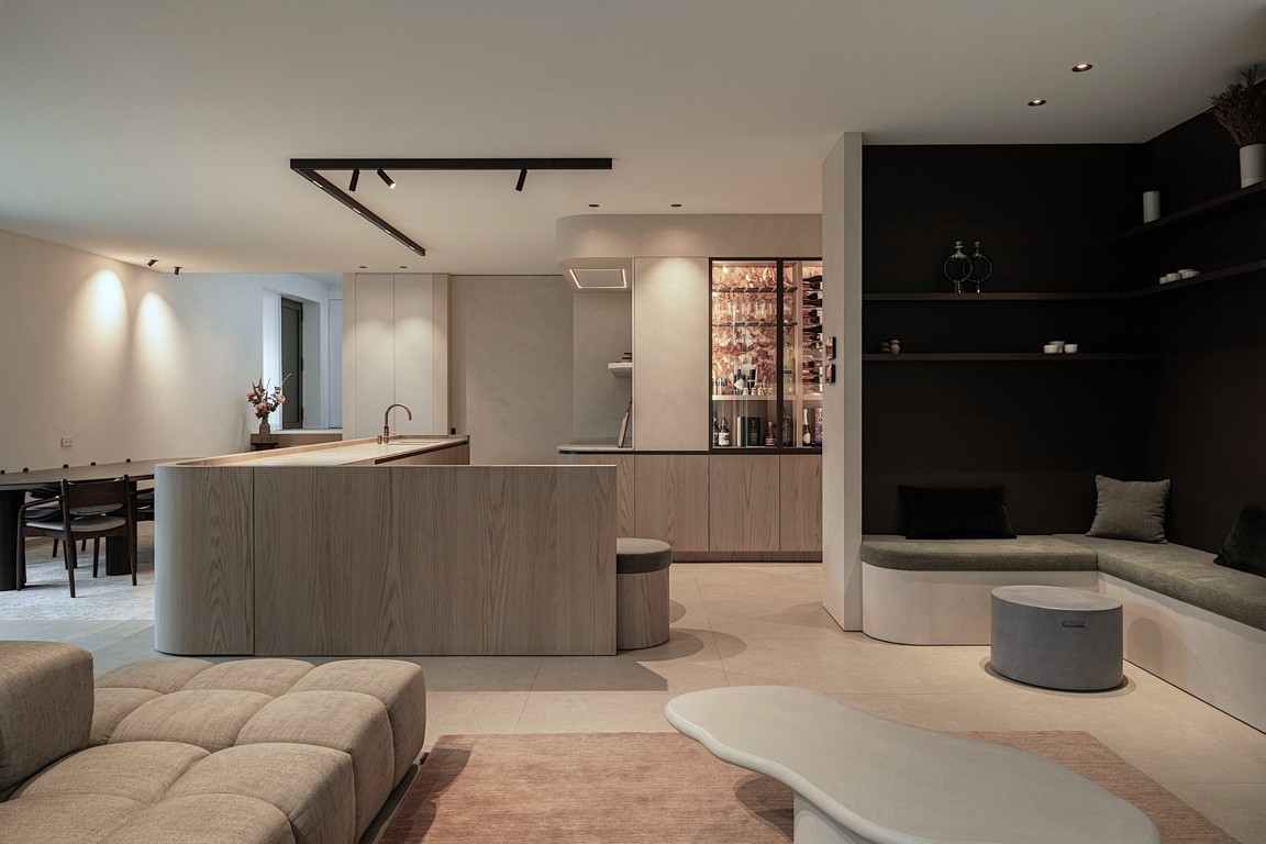 Oostduinkerke - Tijdloze inrichting met organisch maatwerk